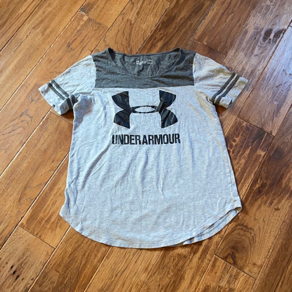 Under Amor Tee  